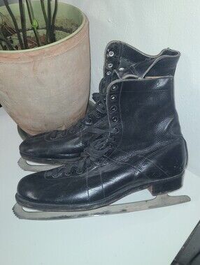🎄HYDE Athletic Co. Leather Black Ice Skates